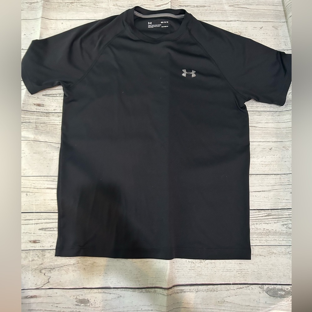 UnderArmour men’s medium short sleeve tee.